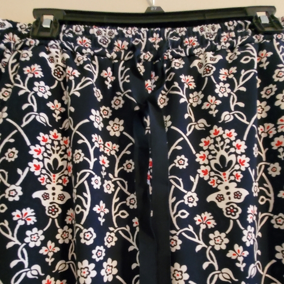 Loft Flowy Floral Pants - Picture 9 of 9